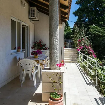Elelu - Two-bedroom With Terrace
