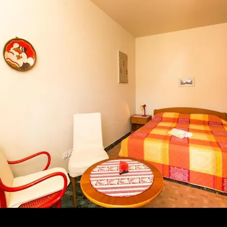 Elelu - Two-bedroom With Terrace 아파트 *